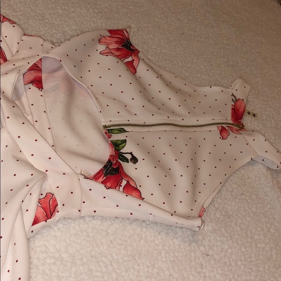 White floral ruffle romper - Picture 6 of 6